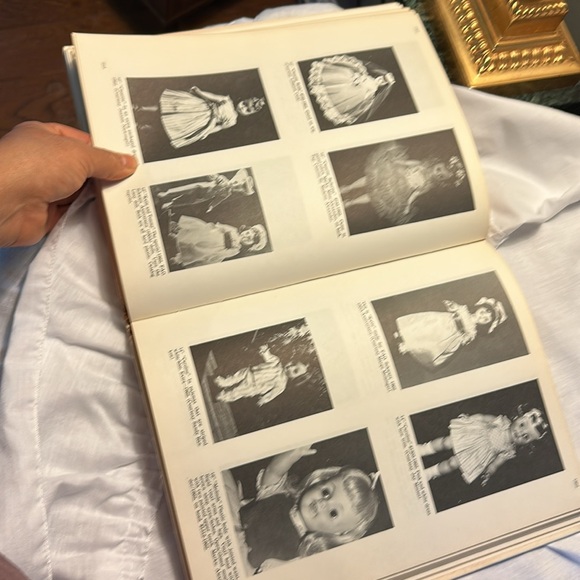 1978 Madame Alexander Collector's Dolls Book - Picture 15 of 16